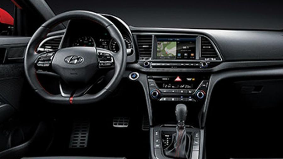 Торпедо Hyundai Avante Sport (AD) 2016 года  (фото 4 из 4)